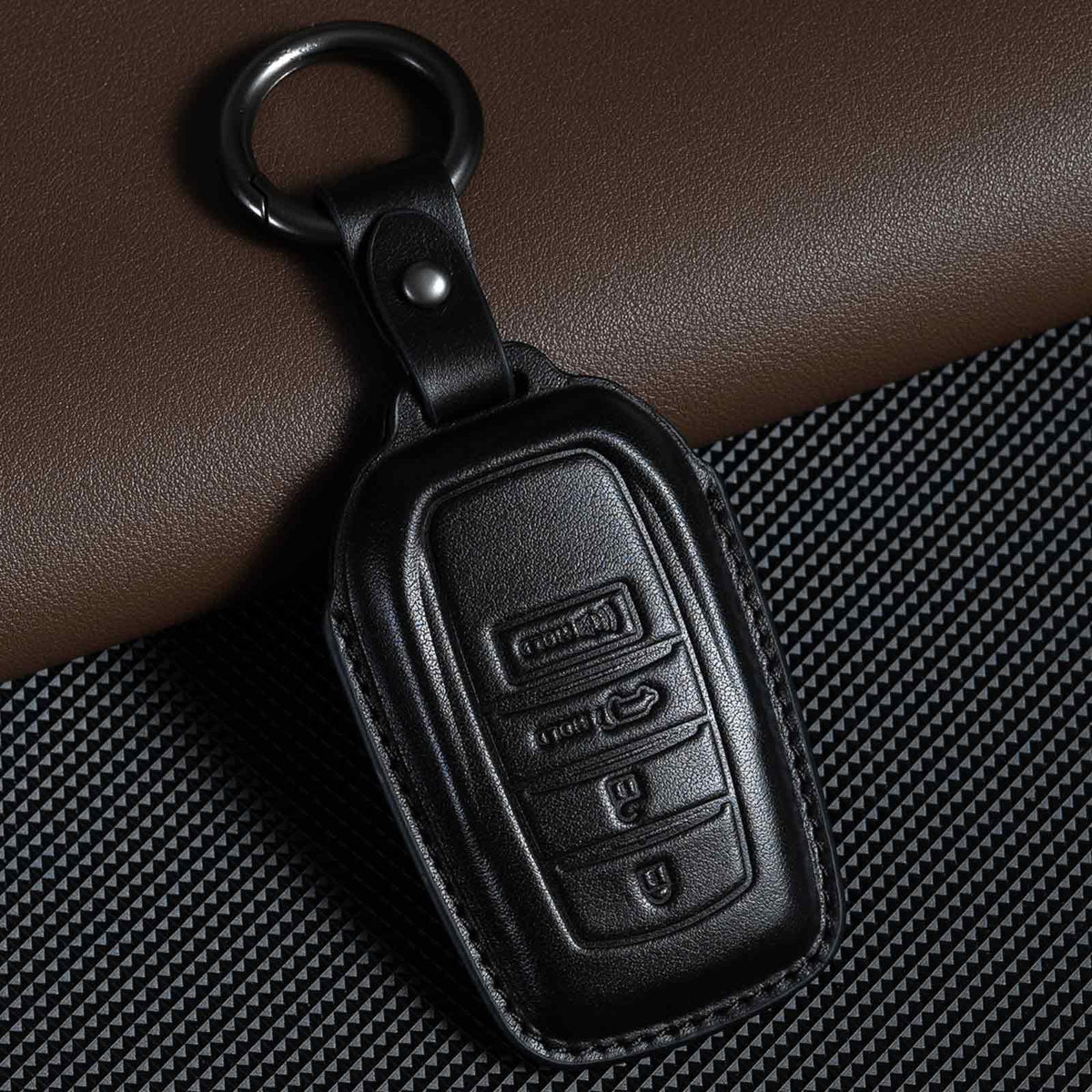 Smyfob close-up leather grain detail highlighting top-grain durability