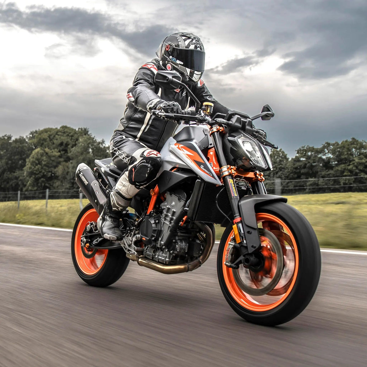 SP CONNECT Moto Mount Pro installed on motorcycle handlebar for stable navigation