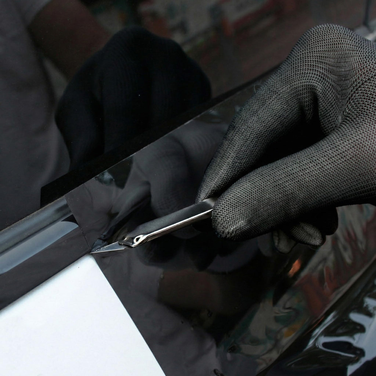 Spanno Tools heat gun and squeegee used on car door resulting in smooth wrap finish