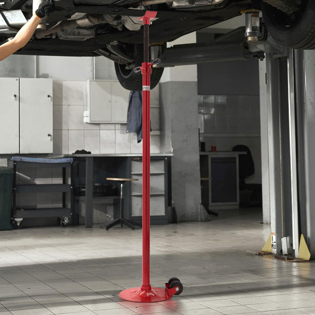 SPECSTAR handle close-up with rubber grip and smooth bearing operation benefit