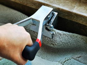 SPEED FORCE in use on carpet illustrating better tensioning during installation