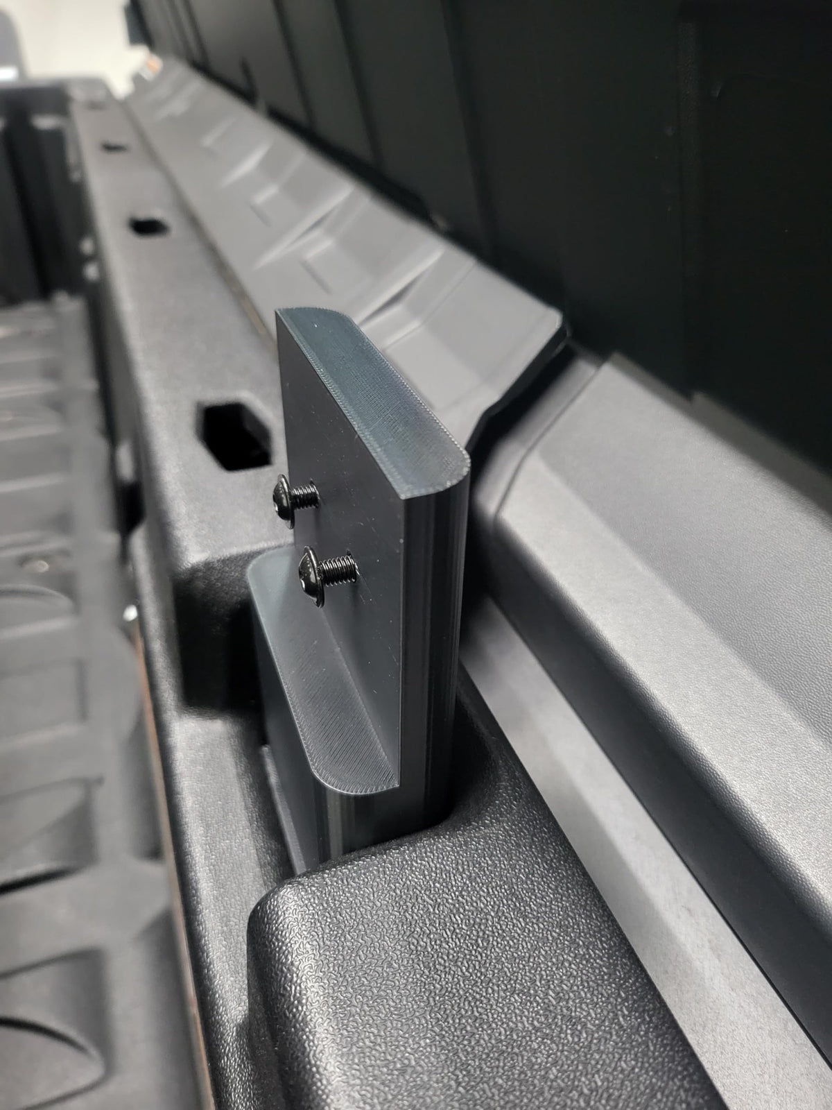 SPWM triangle mount on Defender, secure fit and quick removal