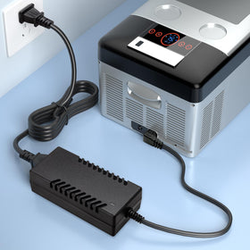 Suacopzar adapter in travel setting demonstrating international compatibility