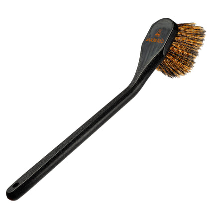 suds.lab front profile of brush showing head shape and benefit of reach