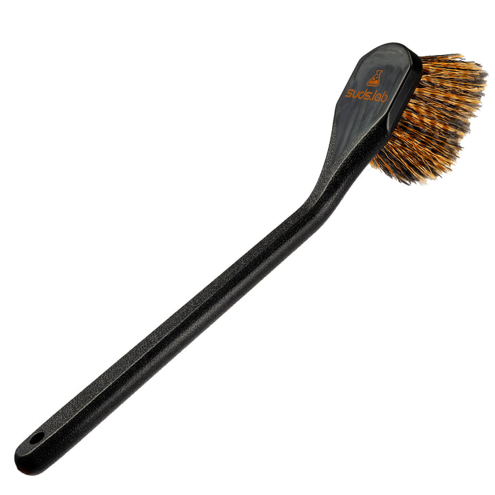 suds.lab front profile of brush showing head shape and benefit of reach
