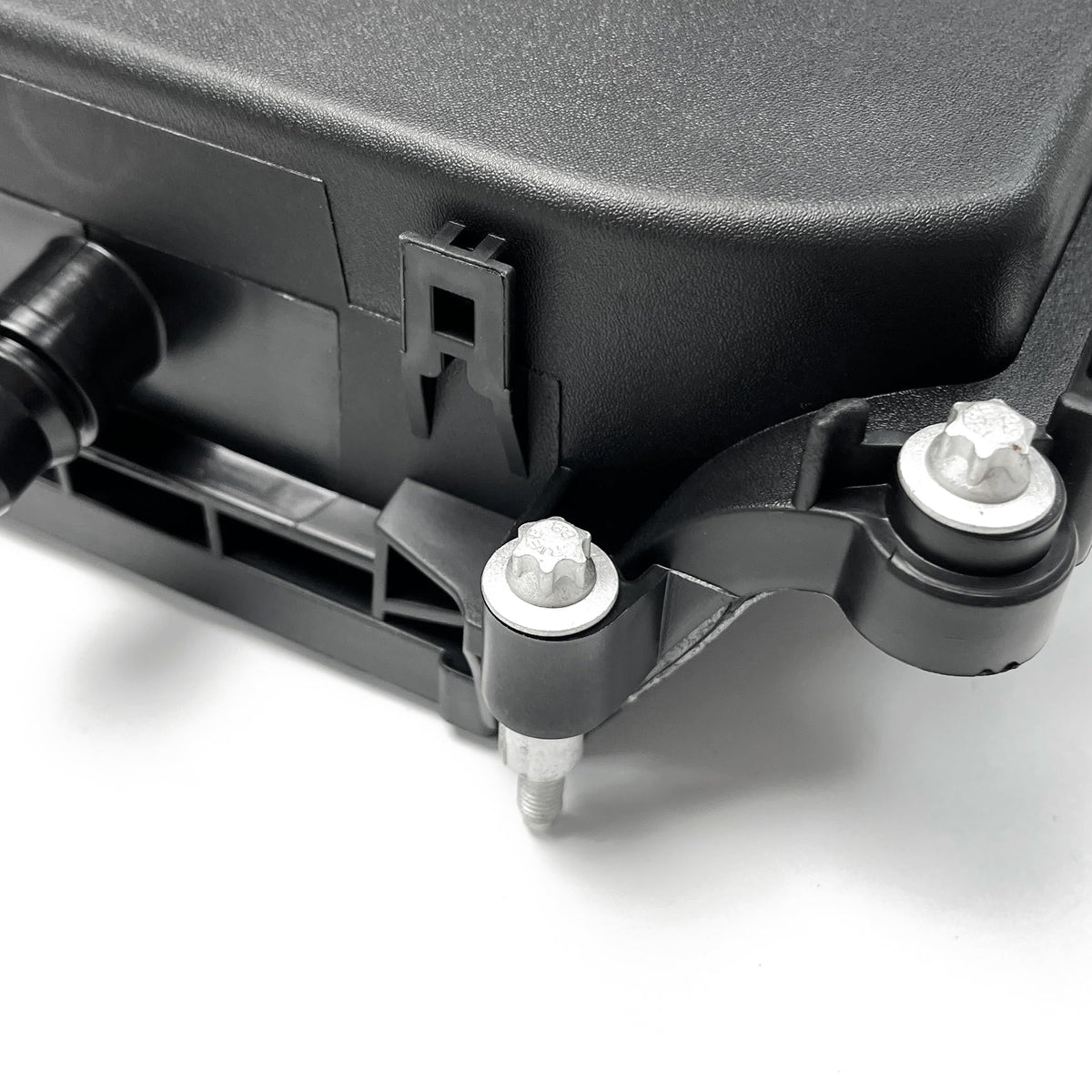 Sumyola valve cover size comparison with hand showing correct scale and fit
