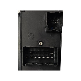 SWITCHDOCTOR detailed view of electrical connector for correct pin alignment