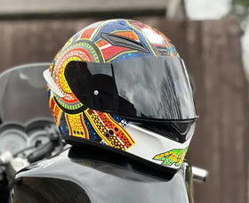 TAOHOM close-up of visor tint and polycarbonate texture for glare reduction