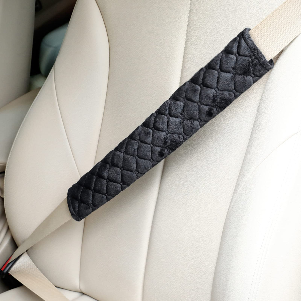 Tatuo close-up of polyester fabric texture highlighting soft feel and durability