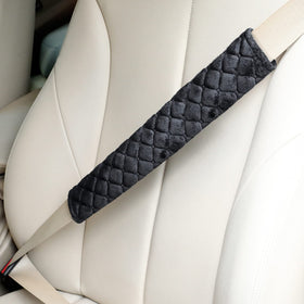 Tatuo close-up of polyester fabric texture highlighting soft feel and durability