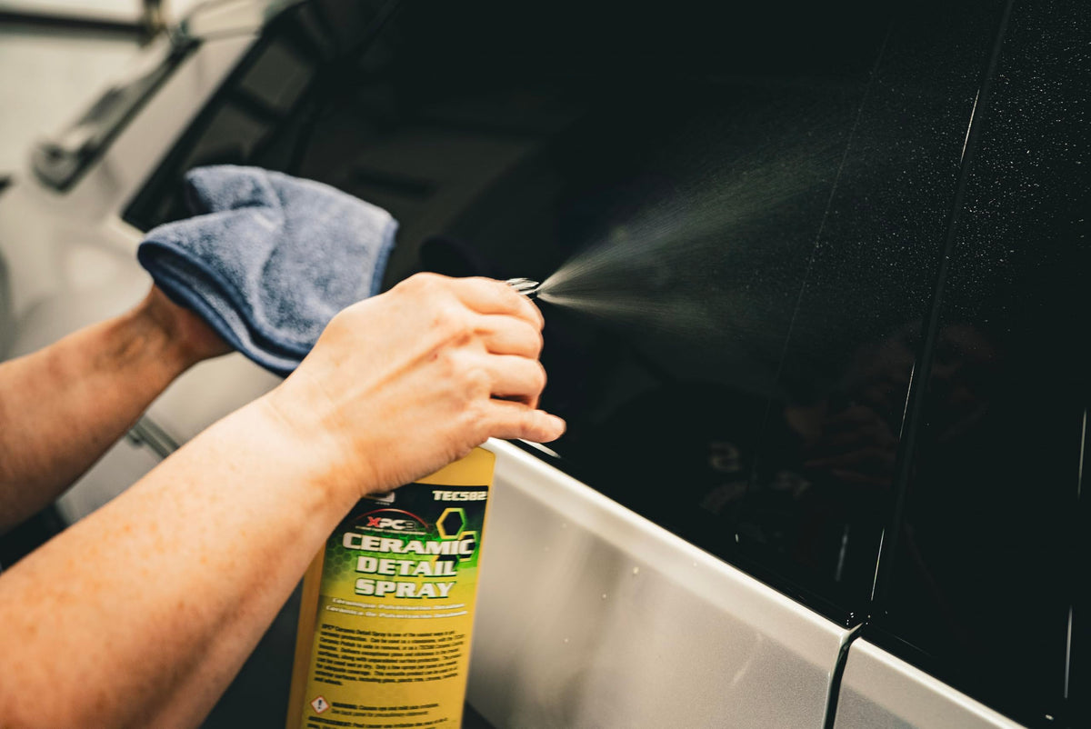Technicians Choice TEC582 applied to a wet car panel demonstrating easy use benefit