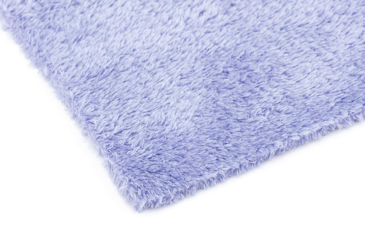 Smooth edgeless towel detail from The Rag Company preventing edge-generated swirls