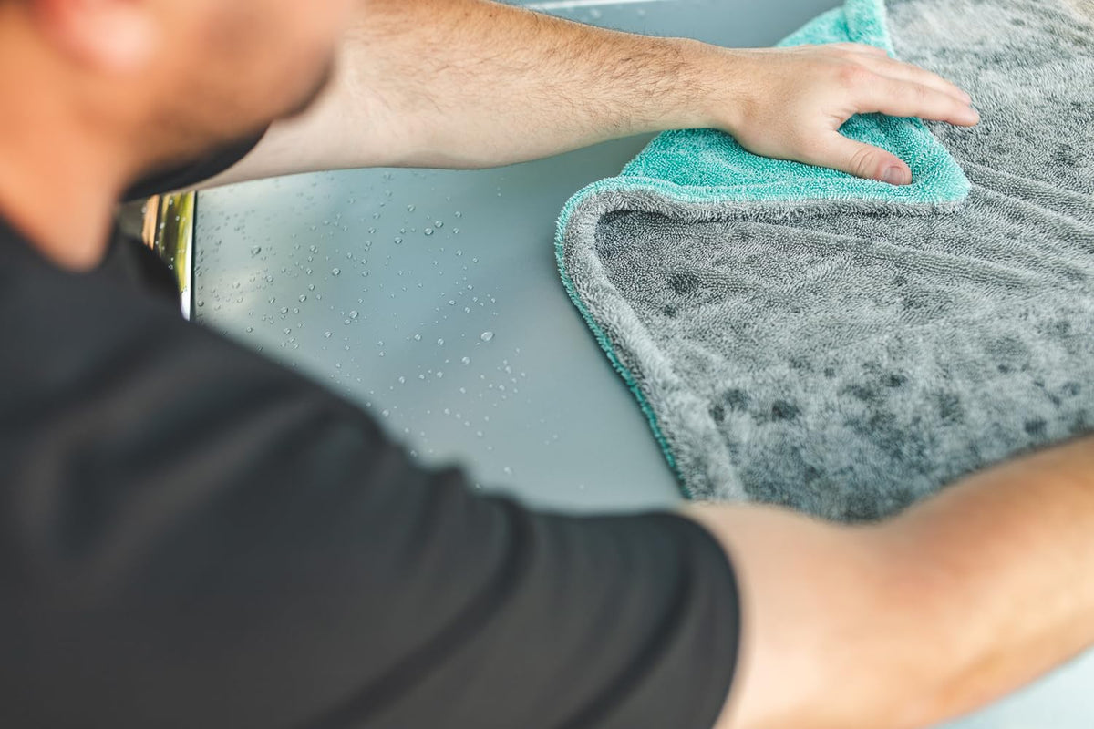 The Rag Company Liquid8r drying a car door quickly without streaks for fast finishes