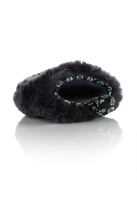 The Rag Company ButterSoft Suede edge detail protecting fingers and rims