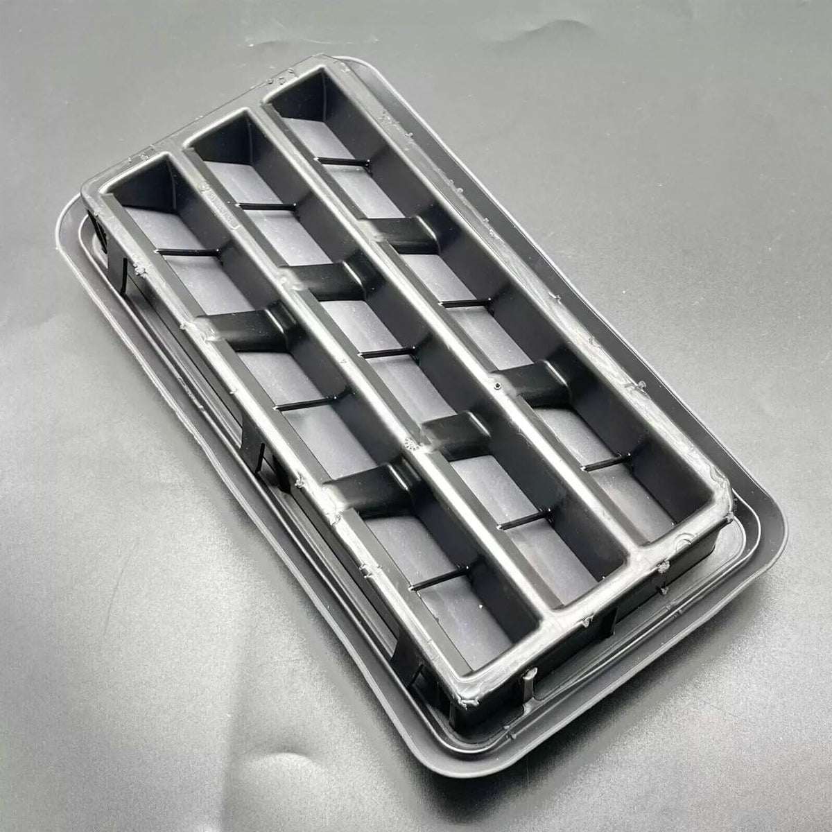 Thinyou vent during installation illustrating easy, tool-friendly fitment