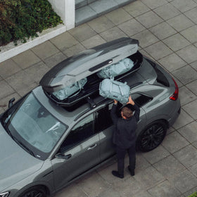 Thule Motion 3 XL wide handle open lid for easy one-handed access