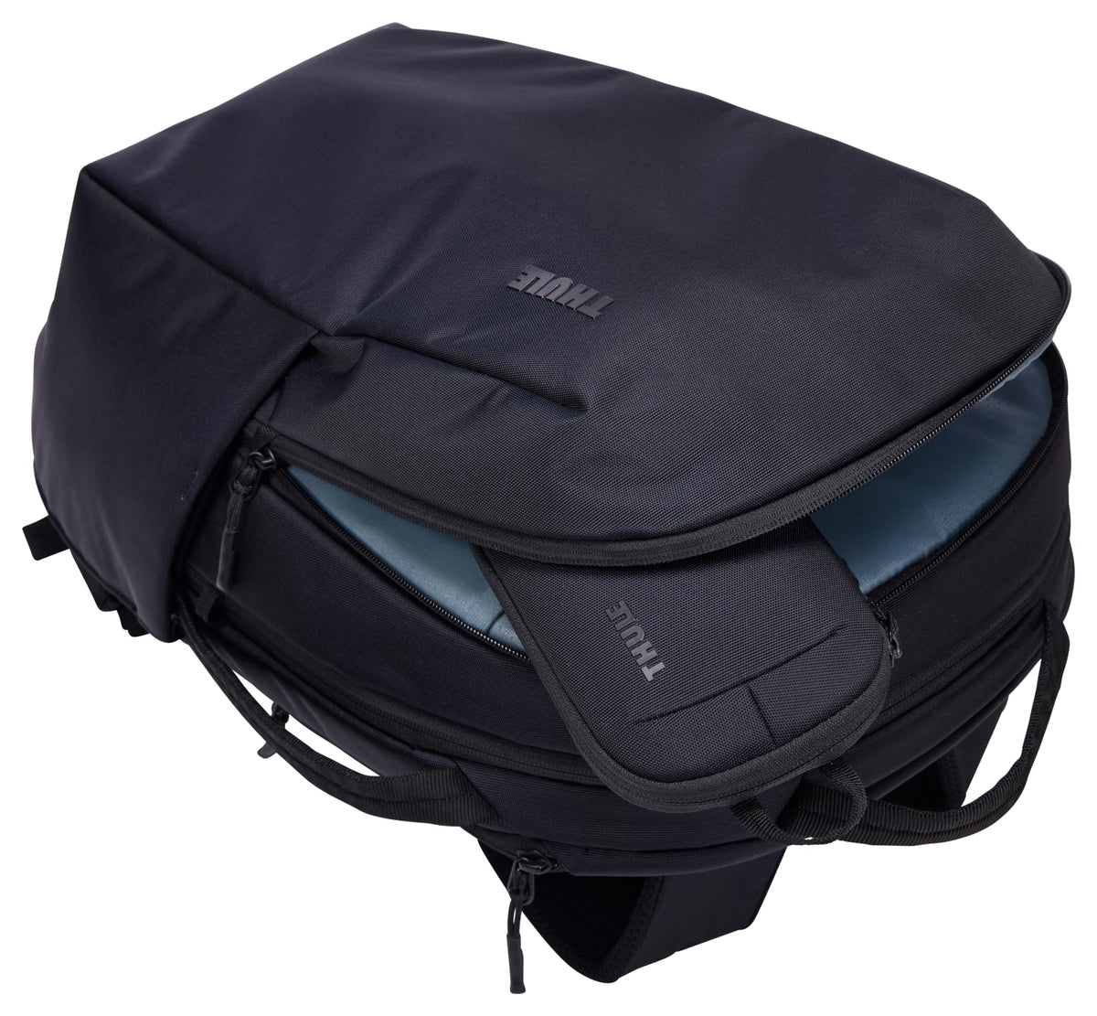 Thule Subterra PowerShuttle closeup of YKK zipper emphasizing smooth reliable closure