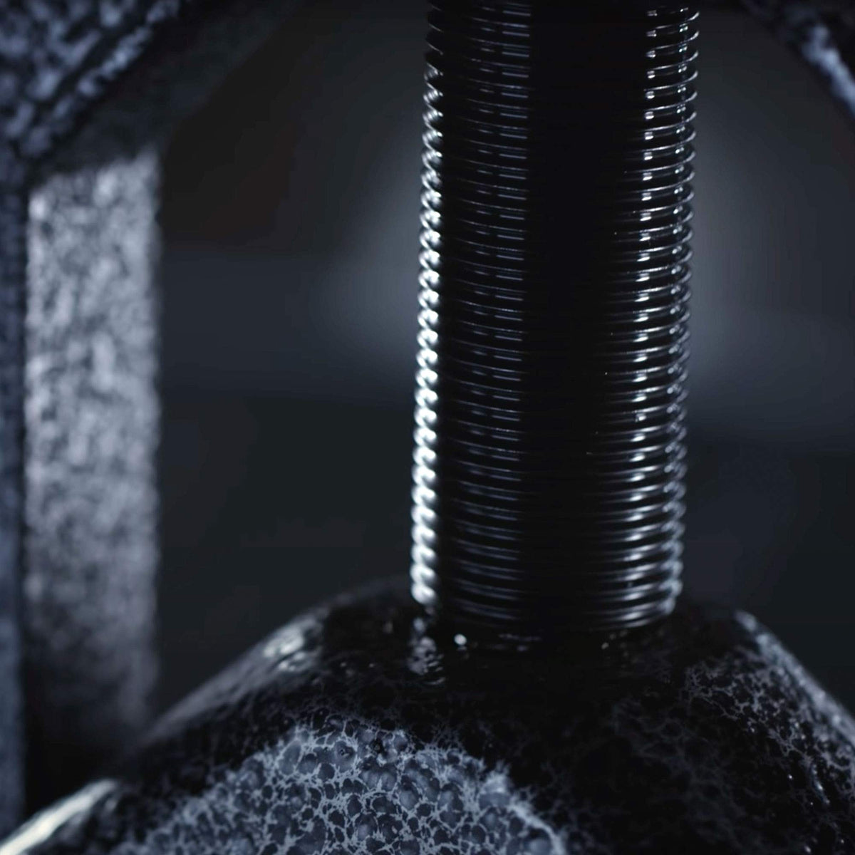 Tiger Tool close-up of threaded spindle showing strong force transfer and durability benefit