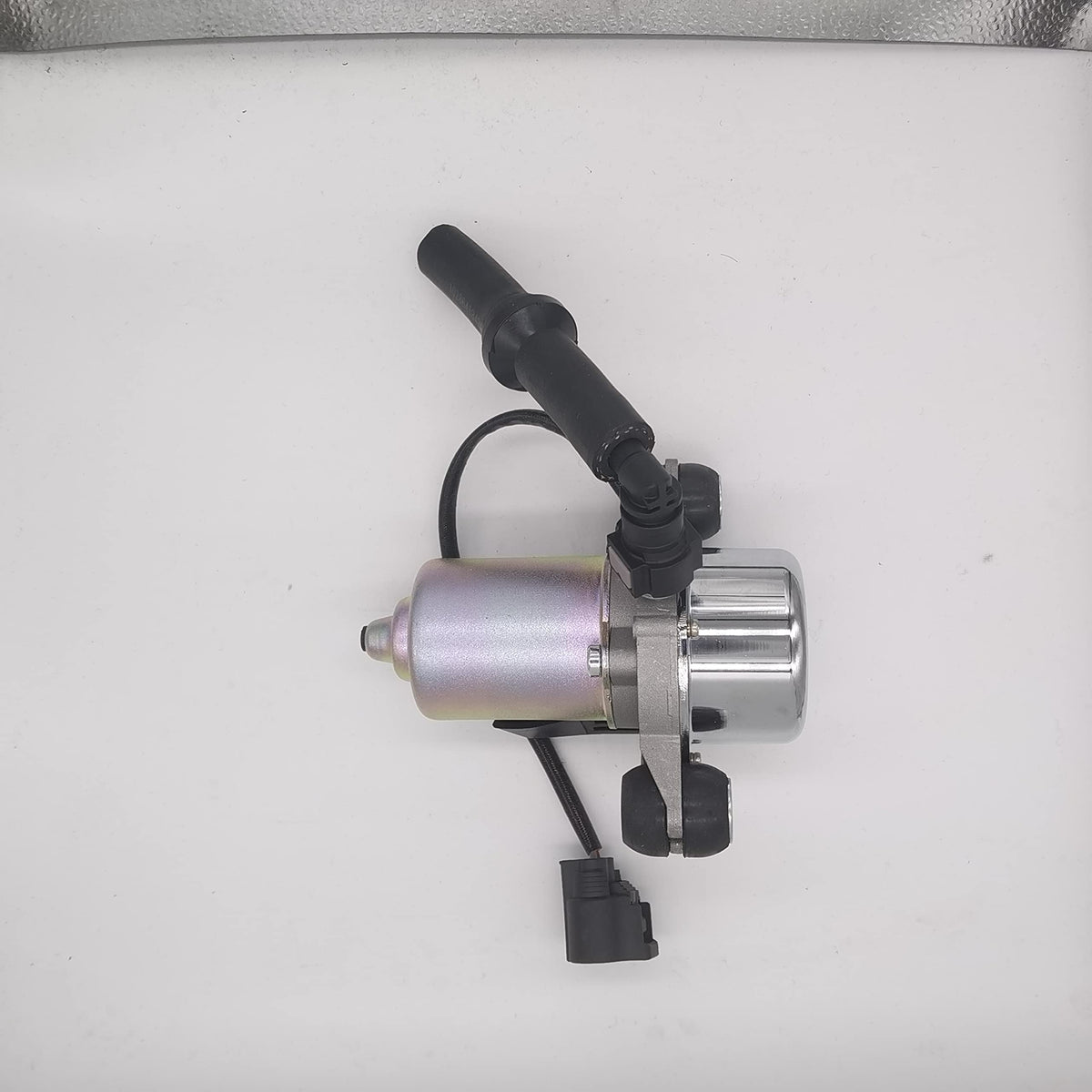 TMaster attached to pressure gauge demonstrating vacuum performance