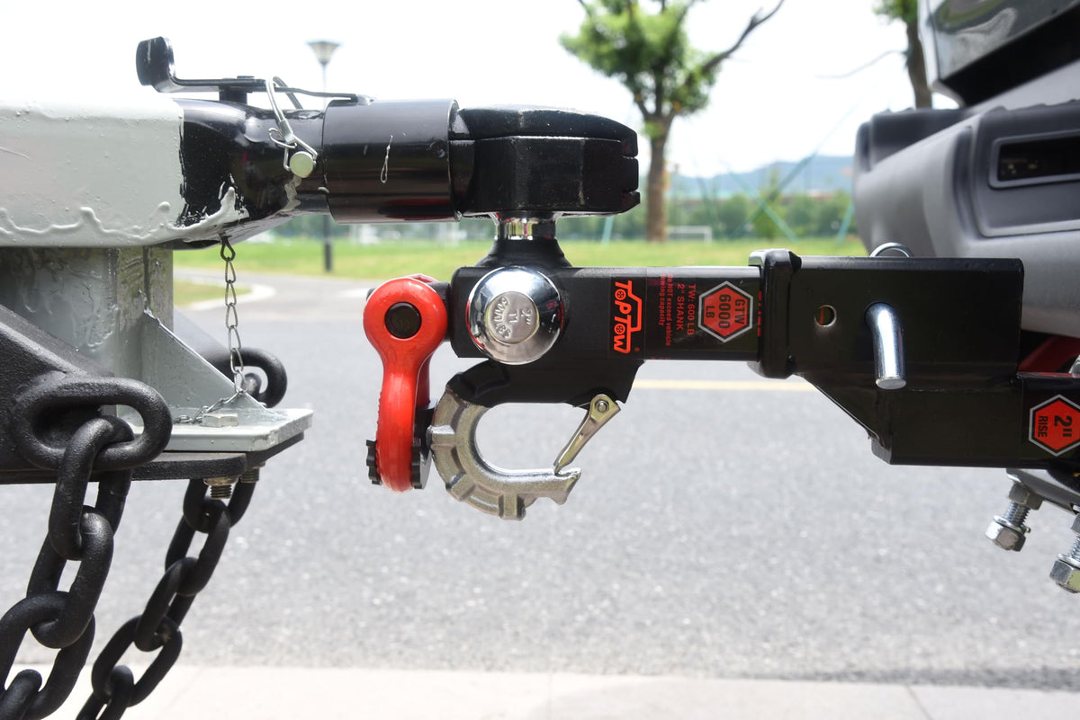TOPTOW blue zinc-plated D-shackle detail showing swivel base and strong recovery attachment benefit