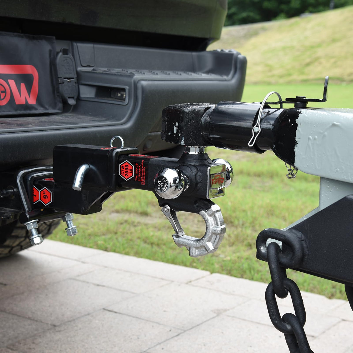 TOPTOW close-up of chrome hitch balls highlighting corrosion resistance and smooth coupler contact