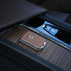 TOUPHY zinc alloy edge close-up highlighting reinforced protection