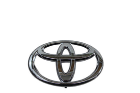 Toyota emblem front view showing authentic finish and accurate fit benefit