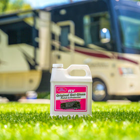 TR Gel-Gloss gel texture poured to show smooth consistency for easy spreading