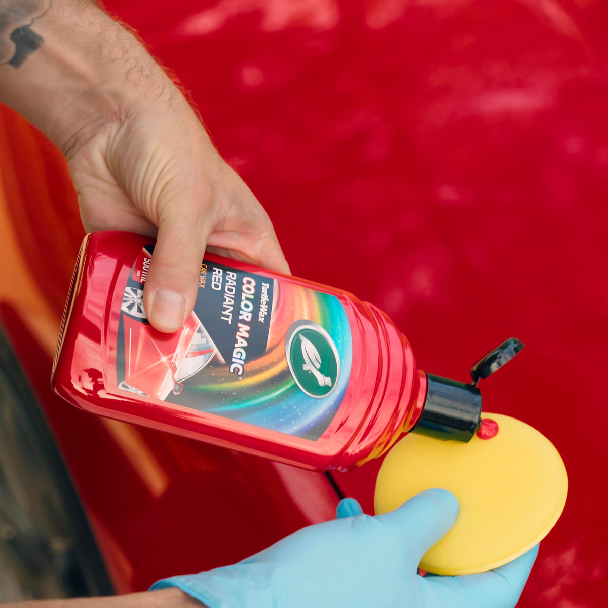 Turtle Wax pour and creamy texture demonstrating smooth application