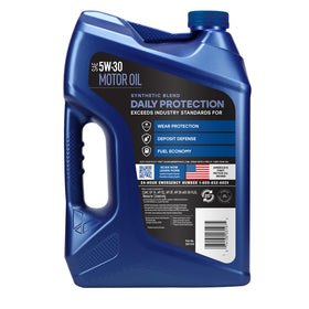 Valvoline Daily Protection pour spout demonstrating easy, spill‑resistant pouring