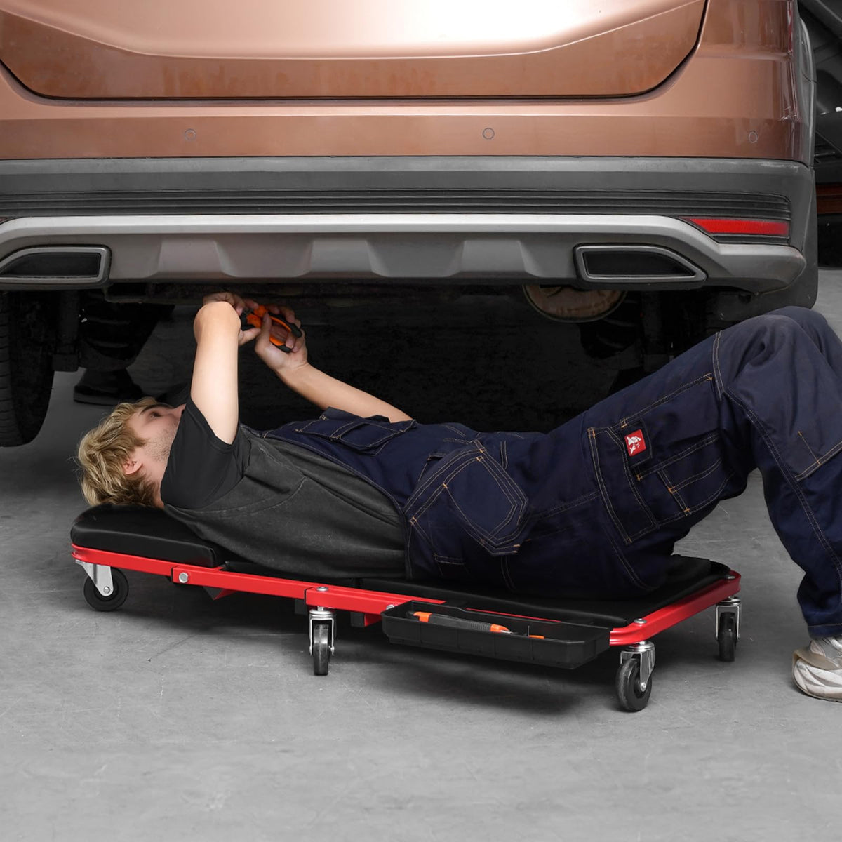 VEVOR tool tray with parts demonstrating easy access while working