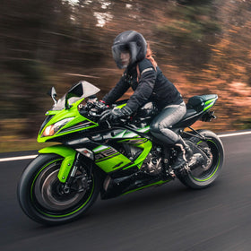 VEVOR helmet visor edge closeup highlighting clarity and wind protection