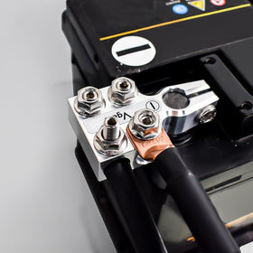 Vgate terminal with heavy-gauge cable attached showing reliable high-amperage connectivity