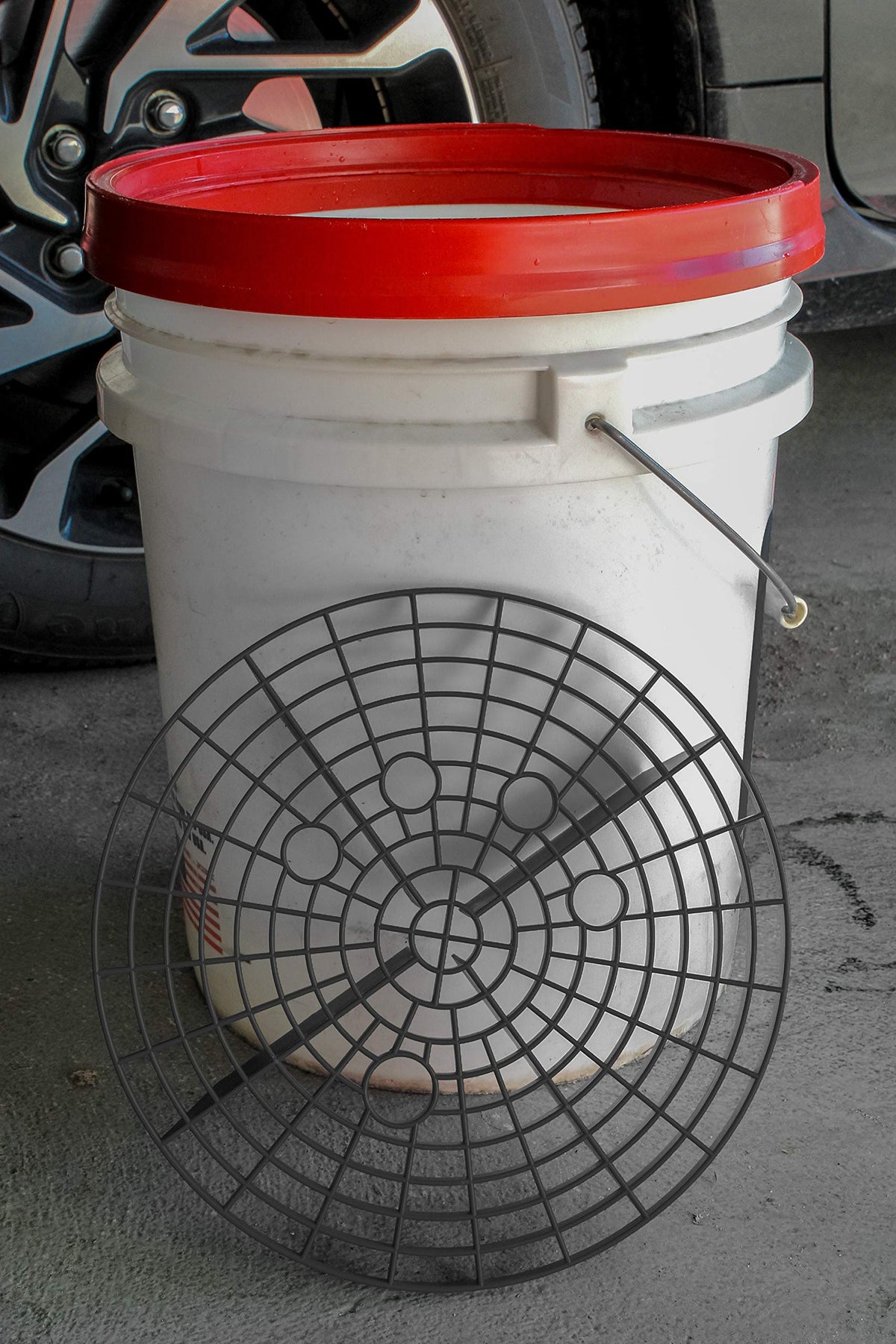 VIKING close-up of grid pattern capturing grit for safer washes