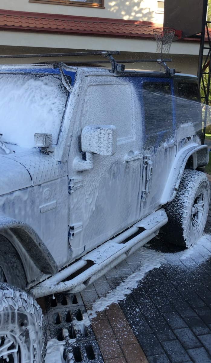 W Pro50 foam cannon coverage on SUV for even cleaning benefit