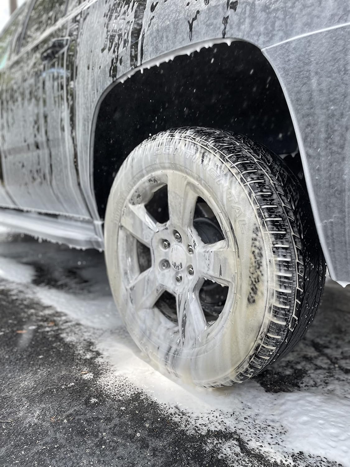 W PRO50 used on a ceramic-wrapped car demonstrating safe cleaning