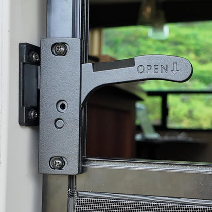 WanDwel right-hand latch front view showing sturdy handle and clean finish