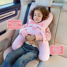 WASTROYAL dog installed on a shoulder seatbelt demonstrating protective fit