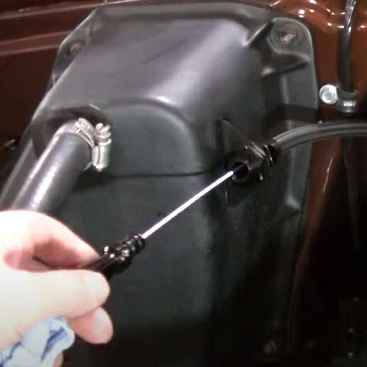 Wauebuly dipstick low and full markings detail for accurate oil level checks benefit