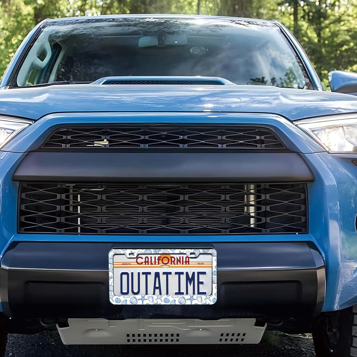 Wauhetsmvy frame mounted on SUV rear, resists weather and looks decorative