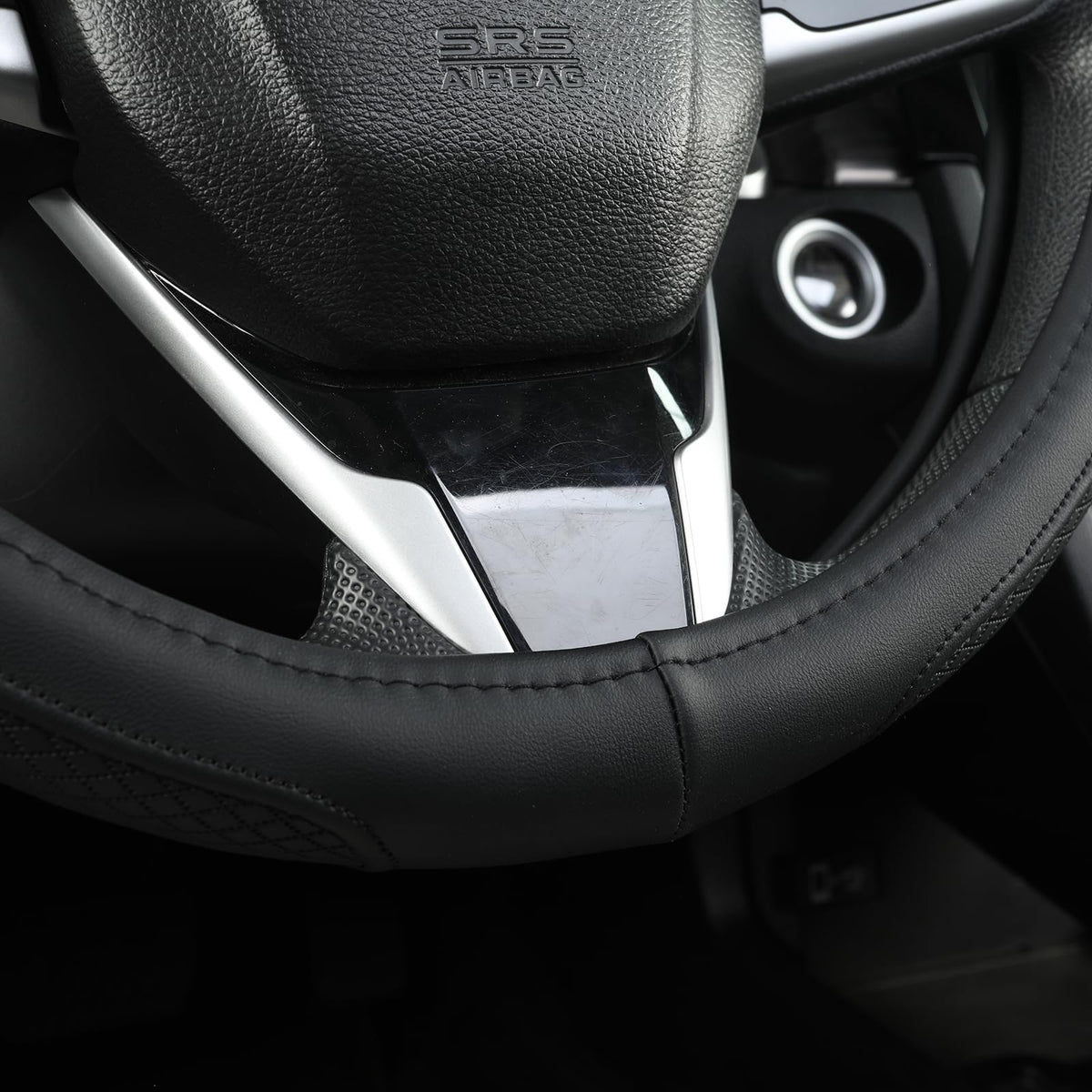 West Llama view of inner rubber with anti-slip veins improving steering grip