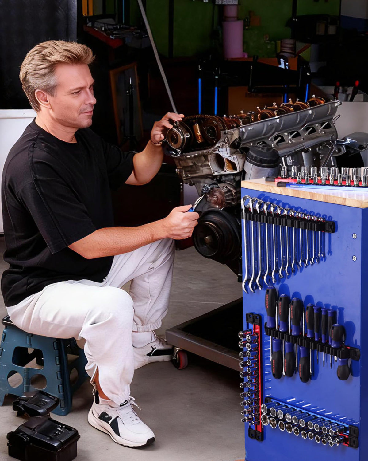 WORKPRO rails next to ratchet showing scale and compatible socket sizes