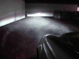 Xentec 9006 bulb installed in headlight demonstrating ultra white 6000K output on road
