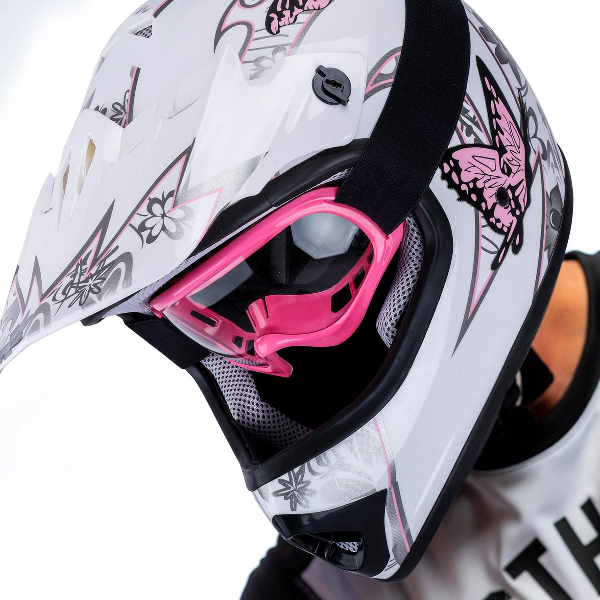 XFMT anti-fog goggles and gloves set included for improved visibility and grip