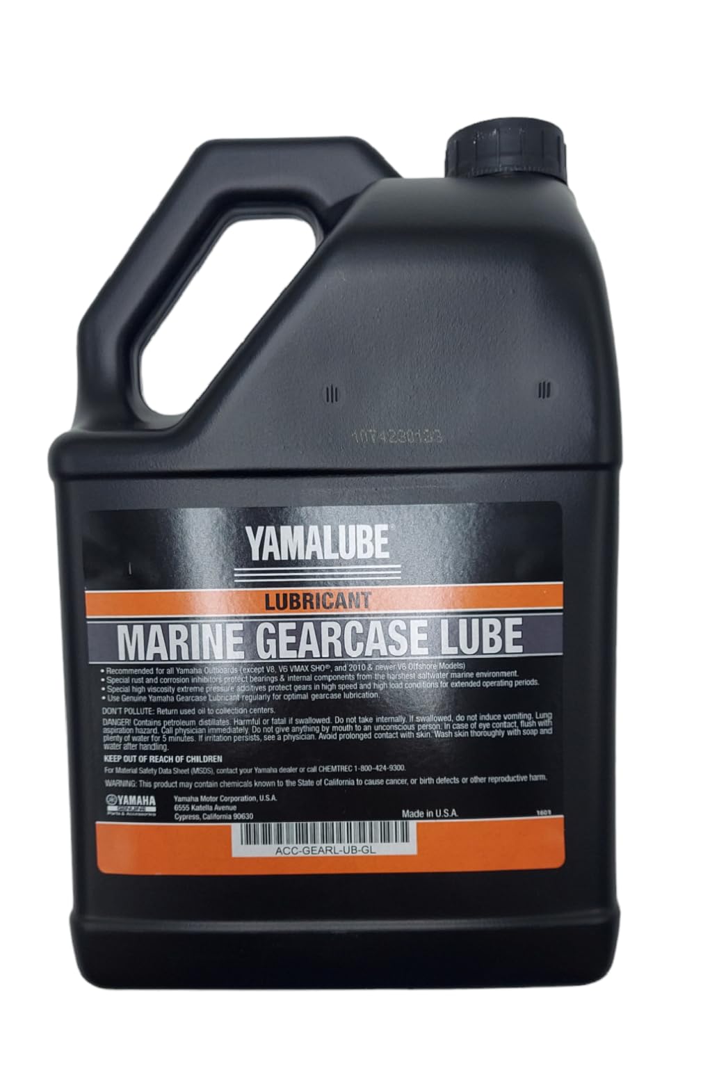 YAMAHA Yamalube pouring into lower unit demonstrating clean fill and protection