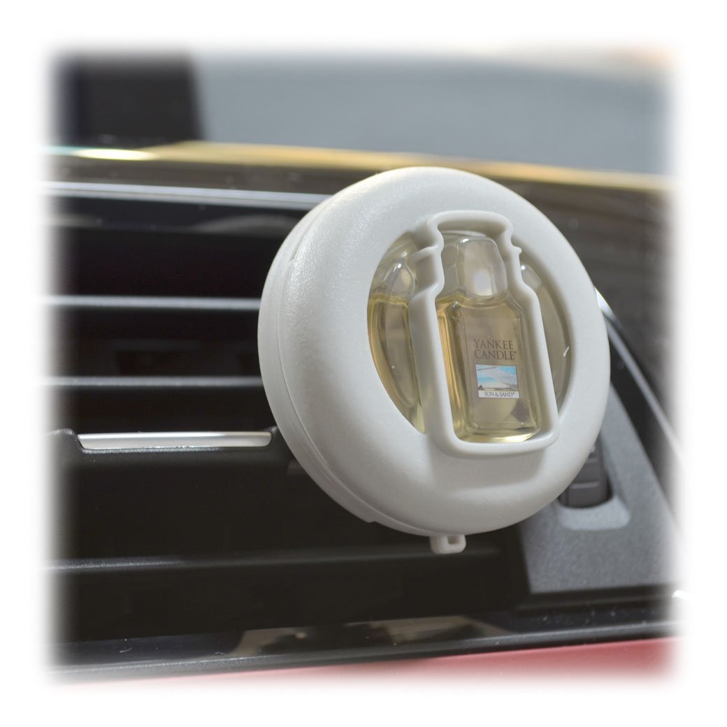 Yankee Candle Pink Sands close-up of adjustable dial and clear window for easy monitoring