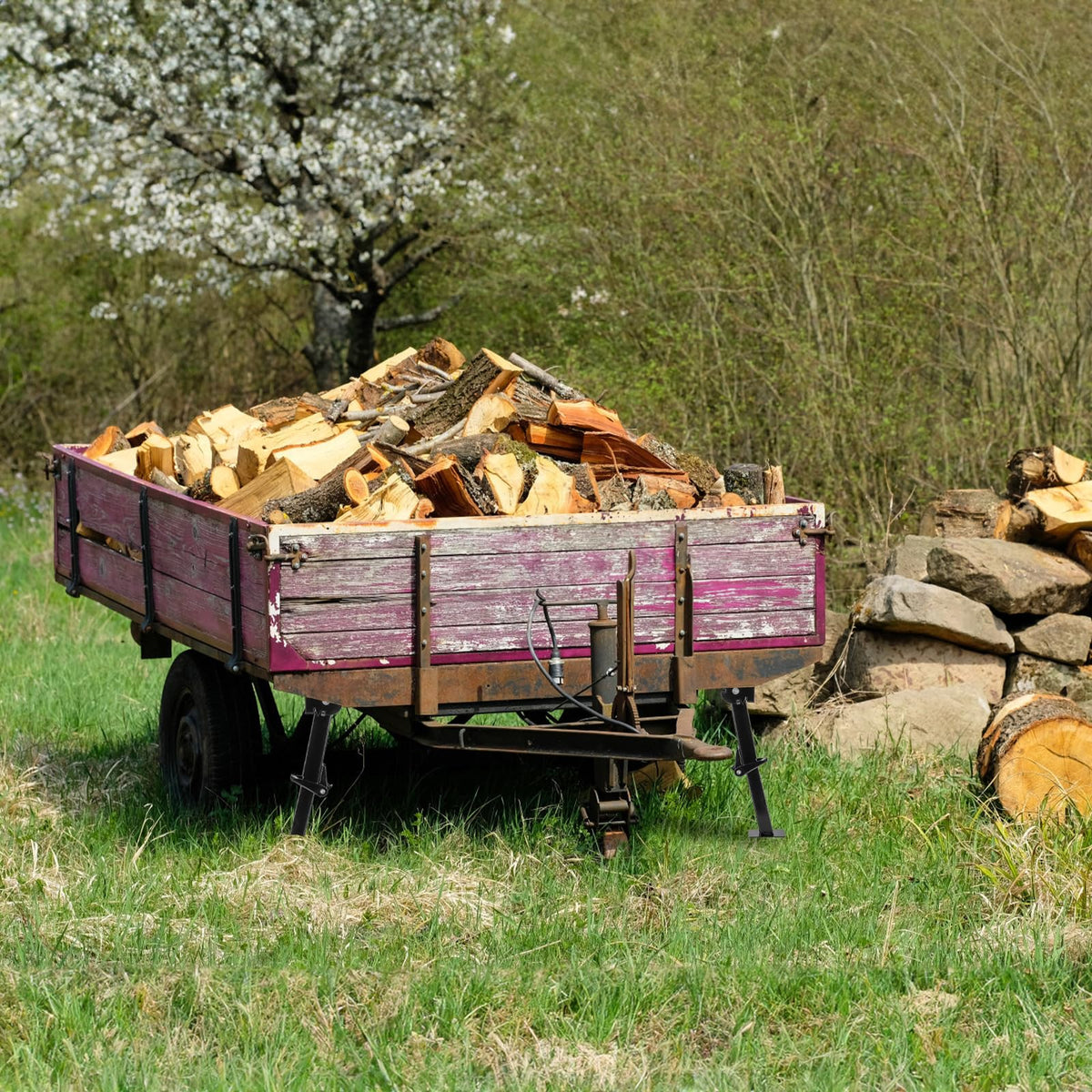Yesland in-use under trailer while loading gear to reduce sway