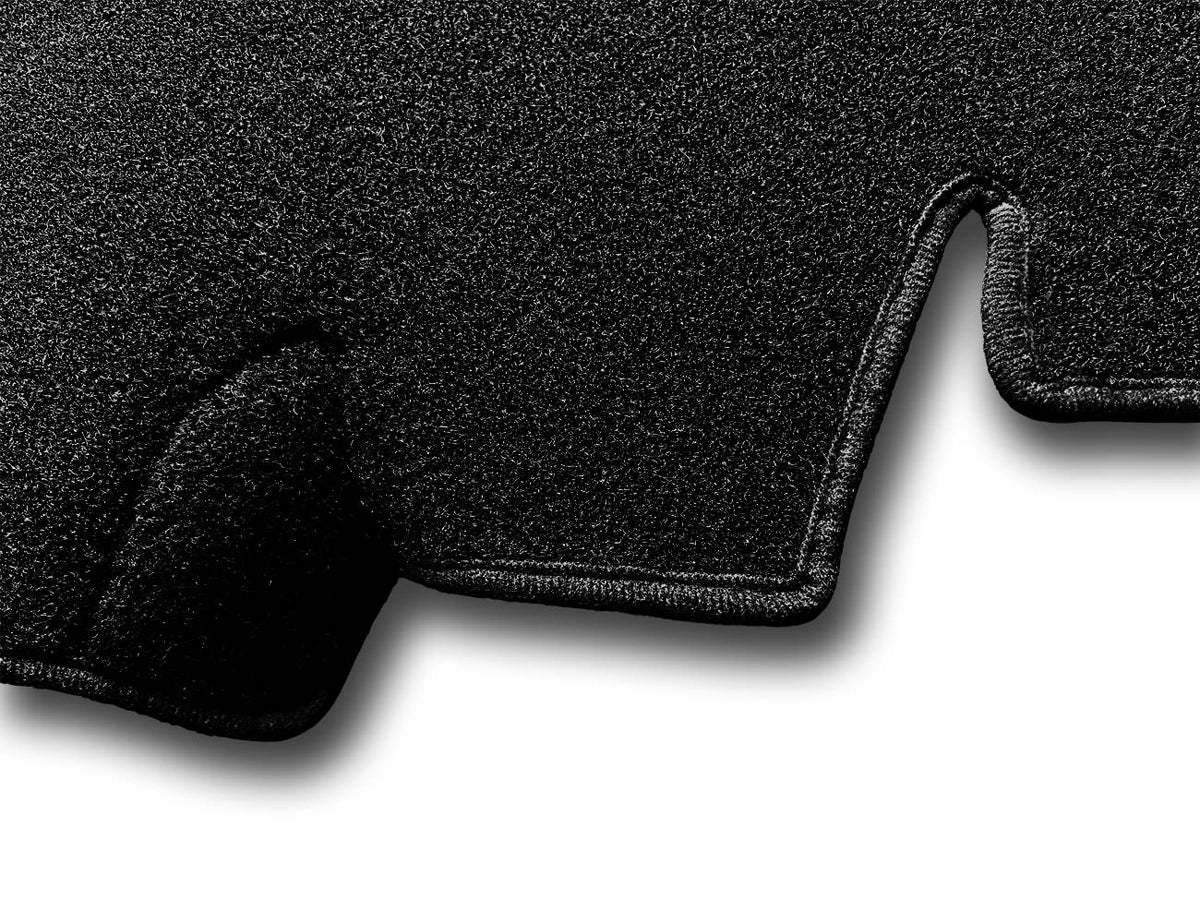 Yiz dash cover in sunlight demonstrating UV protection and reduced glare