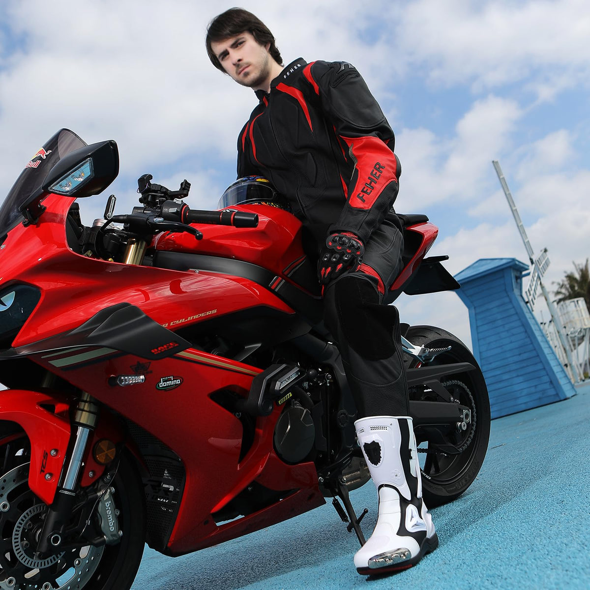 Zeozoom side profile highlighting reinforced ankle protection and secure fit benefit
