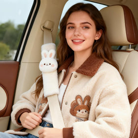 Zigihos child smiling wearing seat belt cover demonstrating kid-friendly appeal